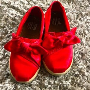 Red satin toms